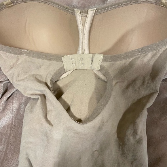 Never worn body shaper.I bought for my wedding but I was gifted aSPANX instead. - Picture 4 of 12